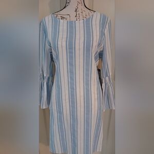 5/$25 NWT Design Lab Lord & Taylor Blue and White Sheath Dress with Bell Sleeves